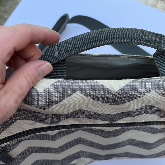 Skip Hop Dash Signature Messenger Diaper Bag Chevron Baby Toddler Kids Travel - Picture 13 of 16